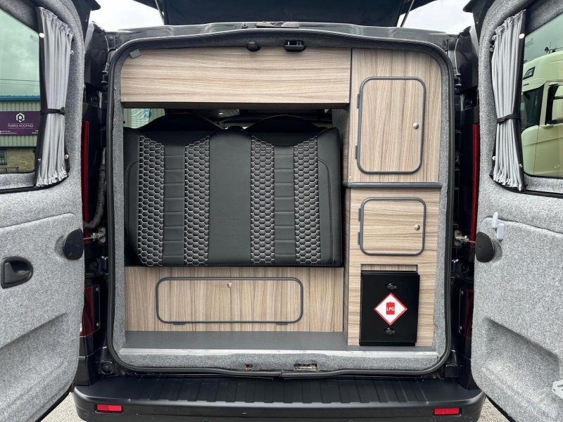 VAUXHALL VIVARO
