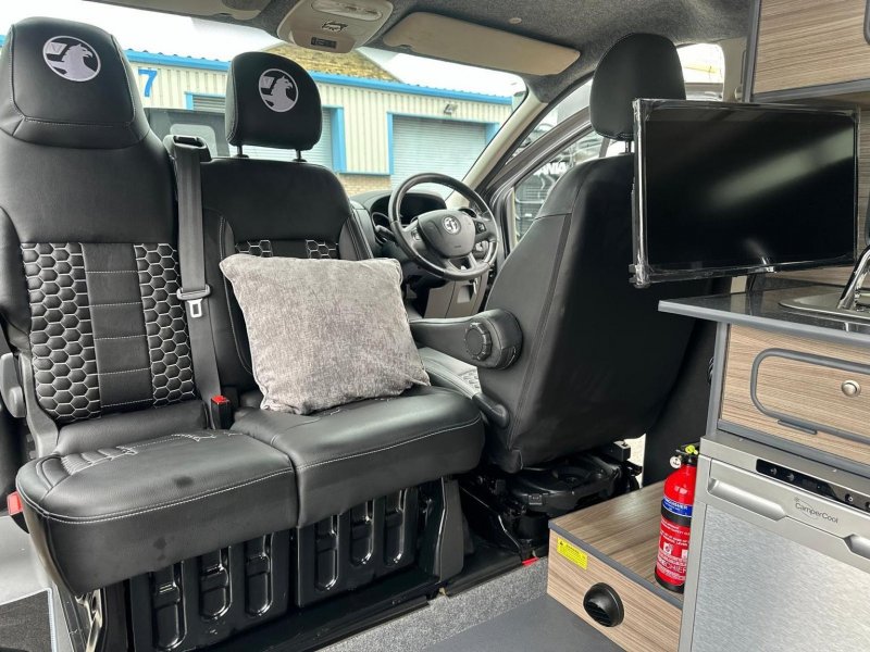 VAUXHALL VIVARO