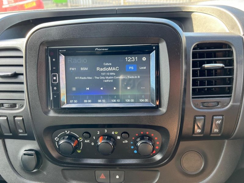 VAUXHALL VIVARO