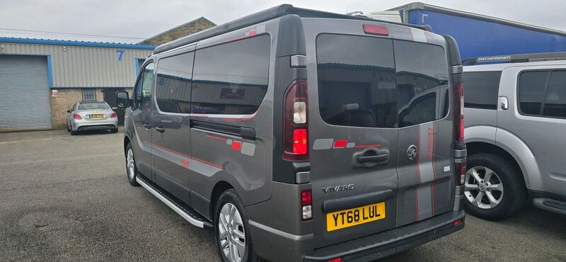 VAUXHALL VIVARO