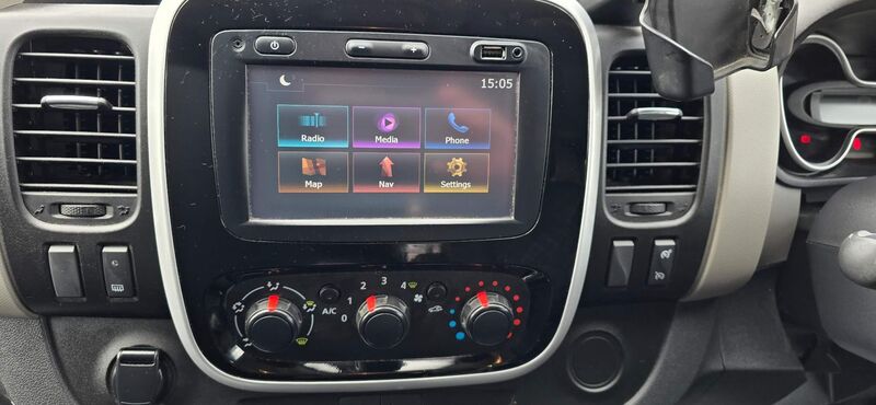RENAULT TRAFIC