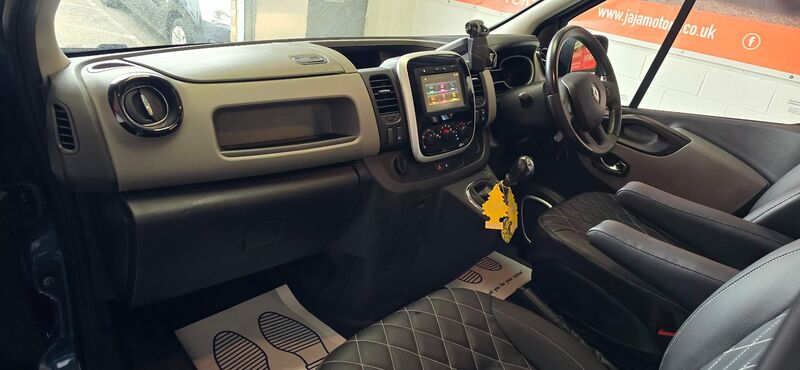 RENAULT TRAFIC