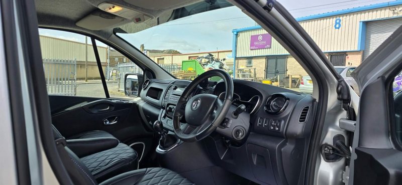 VAUXHALL VIVARO
