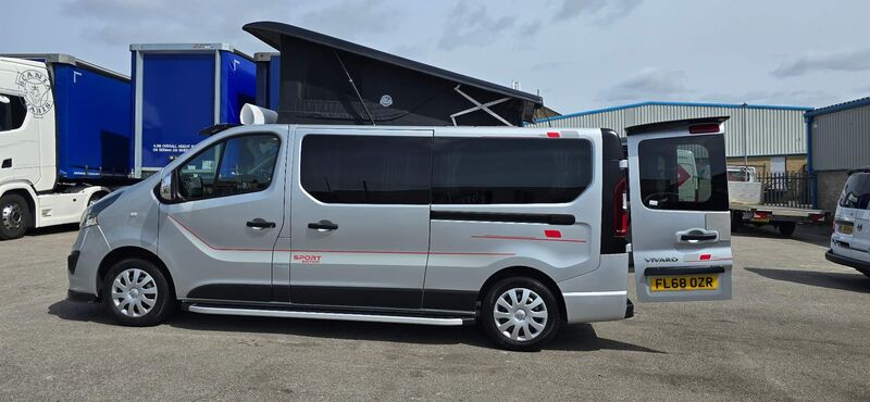 VAUXHALL VIVARO