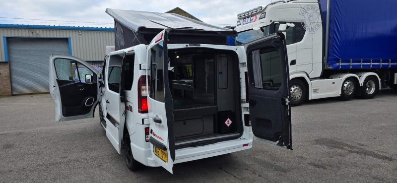 VAUXHALL VIVARO