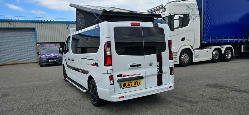 VAUXHALL VIVARO