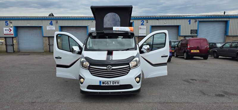 VAUXHALL VIVARO