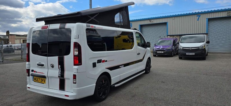 VAUXHALL VIVARO