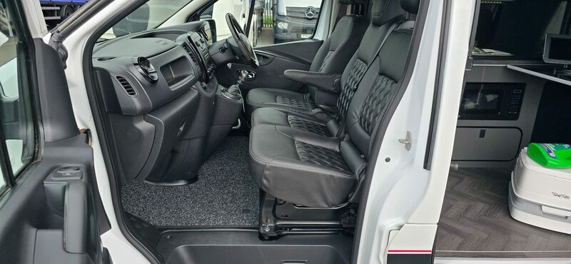 VAUXHALL VIVARO