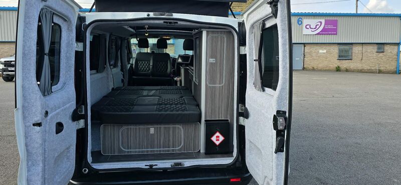 VAUXHALL VIVARO