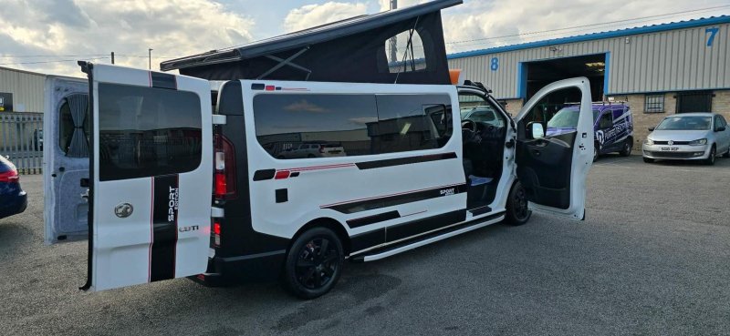 VAUXHALL VIVARO