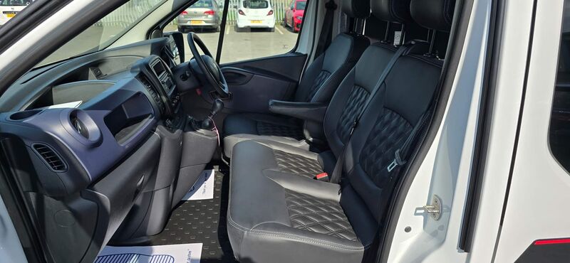 VAUXHALL VIVARO