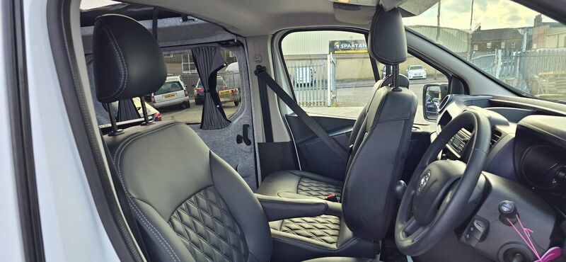 VAUXHALL VIVARO
