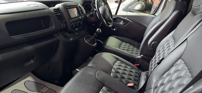 VAUXHALL VIVARO