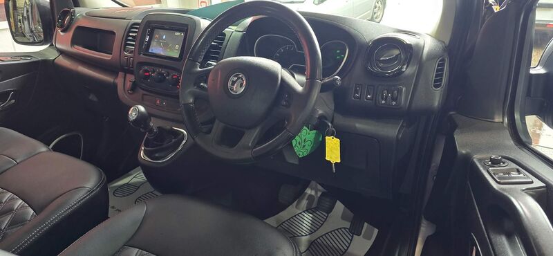 VAUXHALL VIVARO
