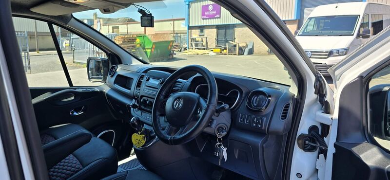 VAUXHALL VIVARO