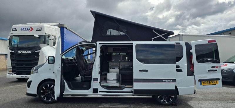 VAUXHALL VIVARO