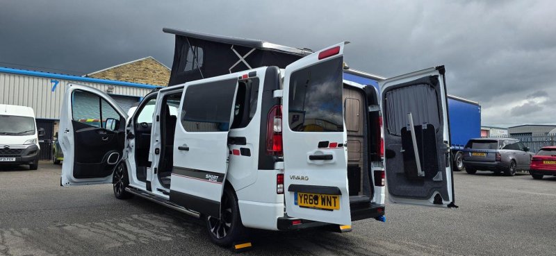 VAUXHALL VIVARO