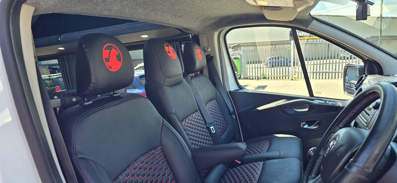 VAUXHALL VIVARO