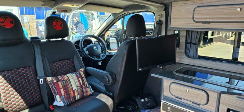 VAUXHALL VIVARO