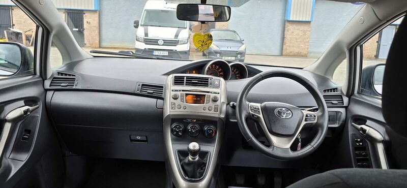 TOYOTA VERSO