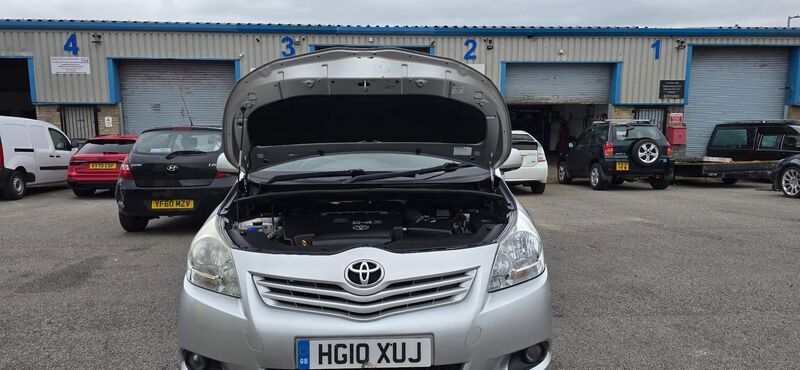 TOYOTA VERSO