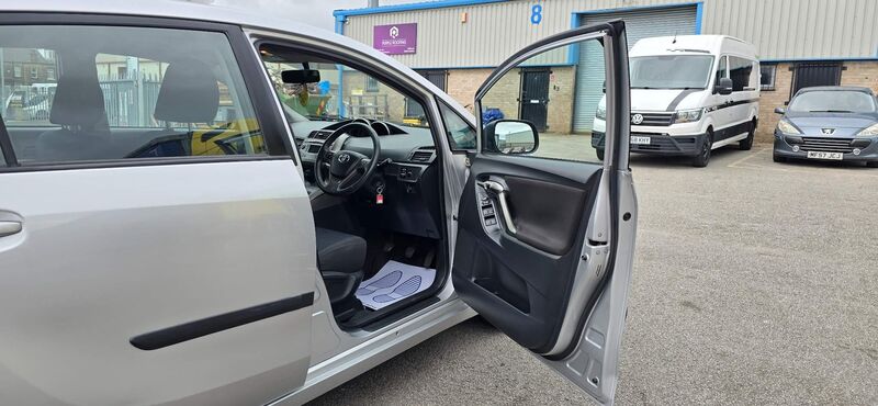 TOYOTA VERSO