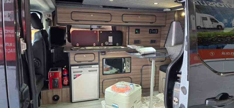 VAUXHALL VIVARO