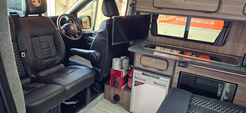 VAUXHALL VIVARO