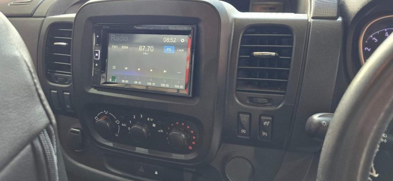 VAUXHALL VIVARO
