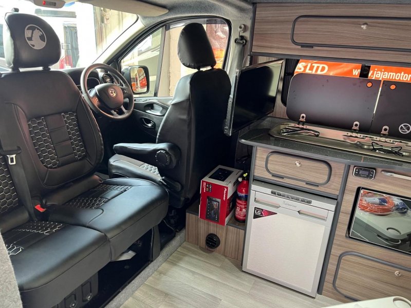VAUXHALL VIVARO
