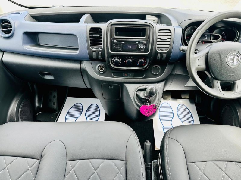 VAUXHALL VIVARO
