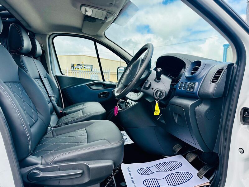 VAUXHALL VIVARO
