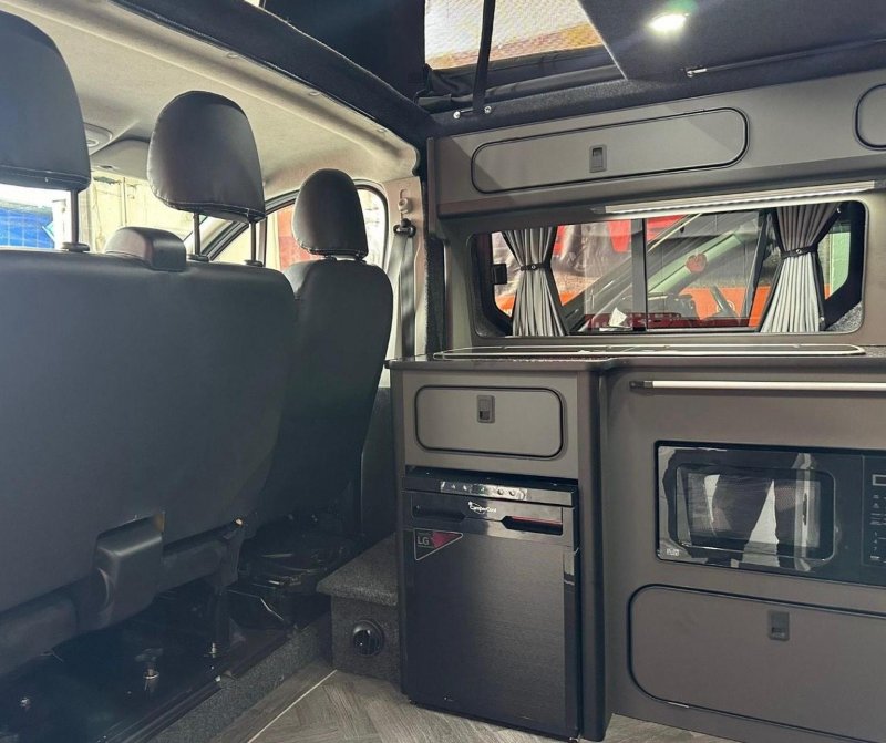 VAUXHALL VIVARO