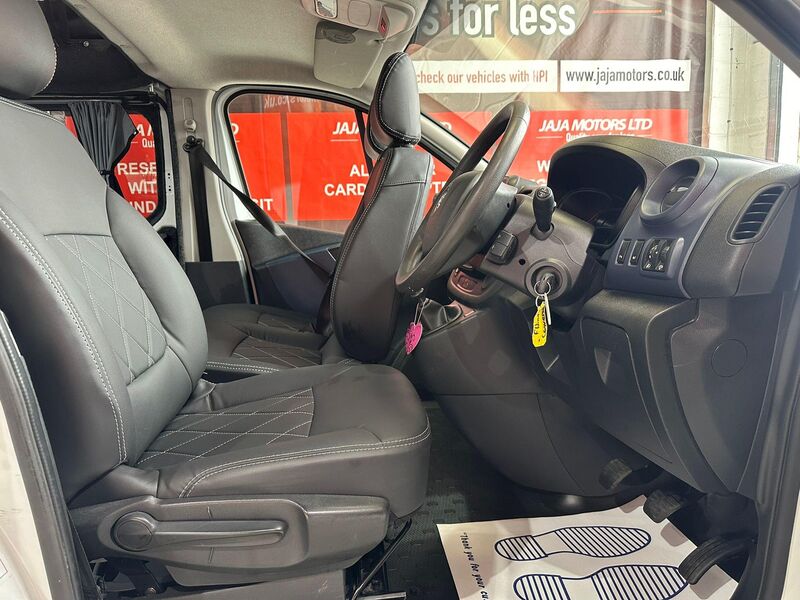 VAUXHALL VIVARO