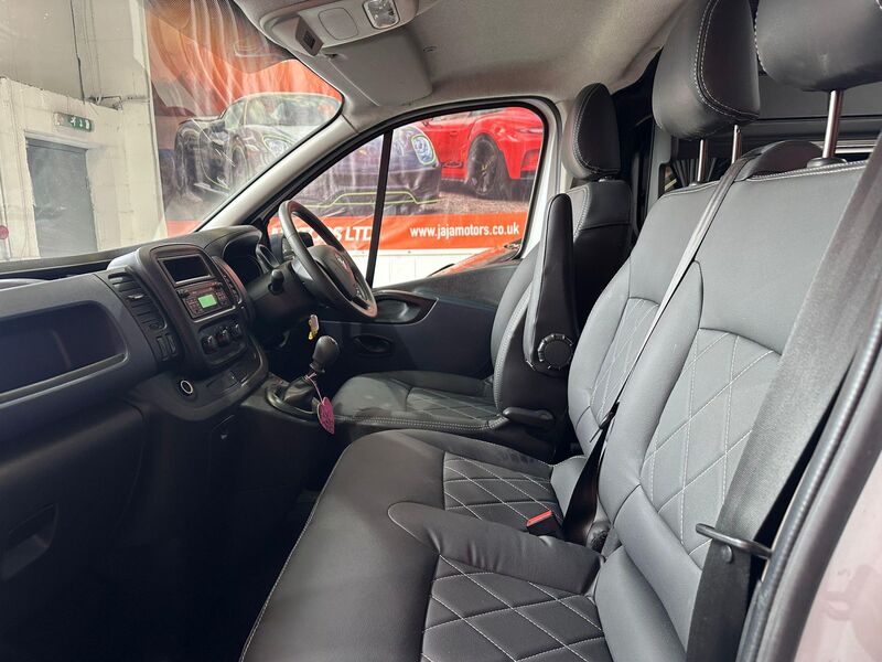 VAUXHALL VIVARO