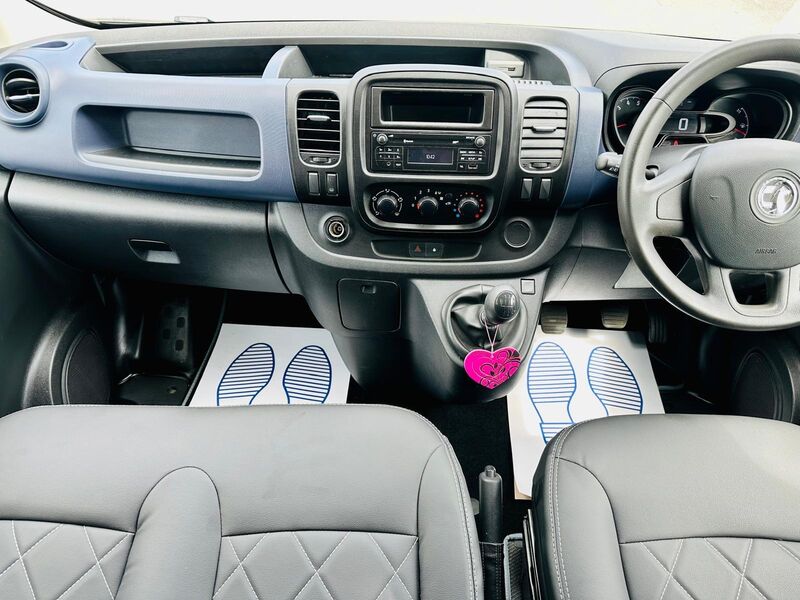 VAUXHALL VIVARO