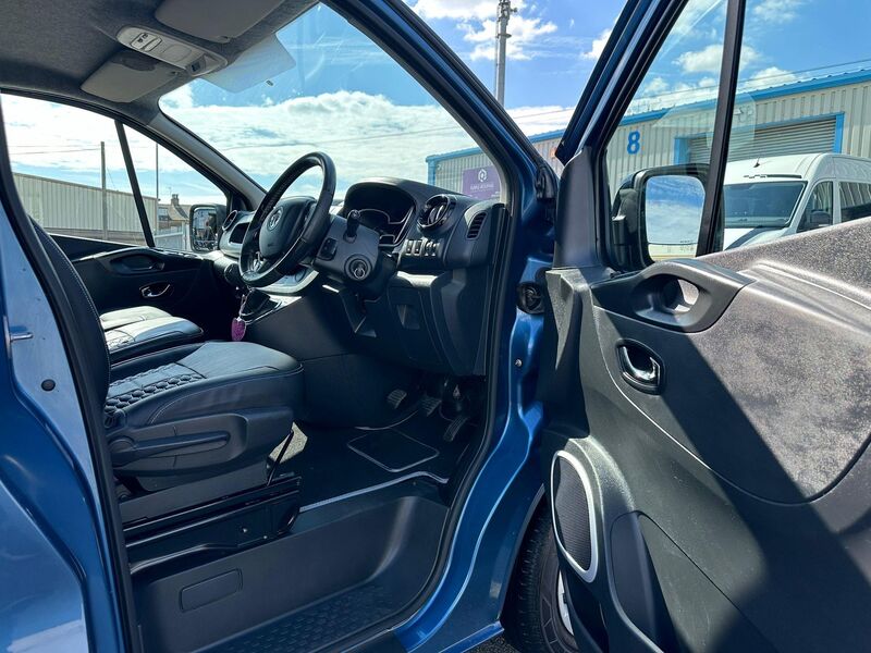 VAUXHALL VIVARO