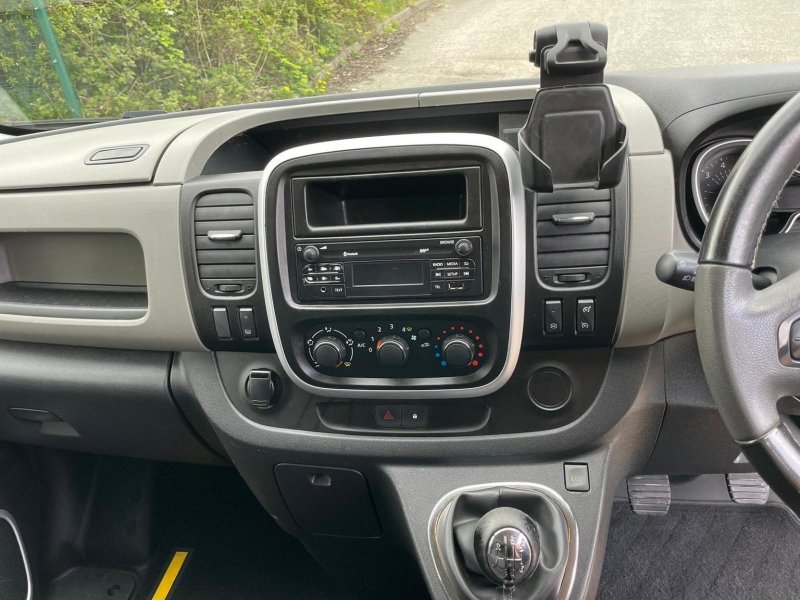 RENAULT TRAFIC