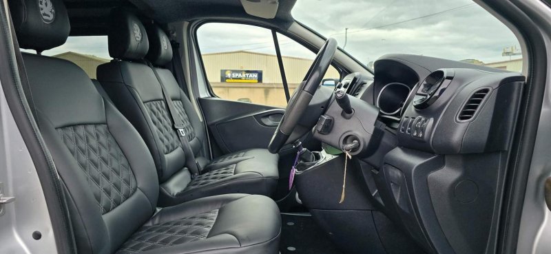 VAUXHALL VIVARO