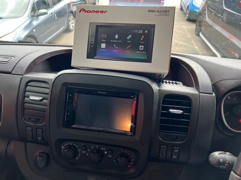 VAUXHALL VIVARO