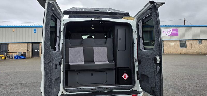 VAUXHALL VIVARO