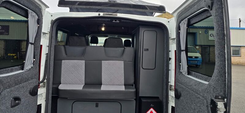 VAUXHALL VIVARO