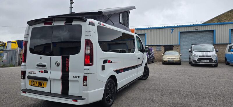 VAUXHALL VIVARO