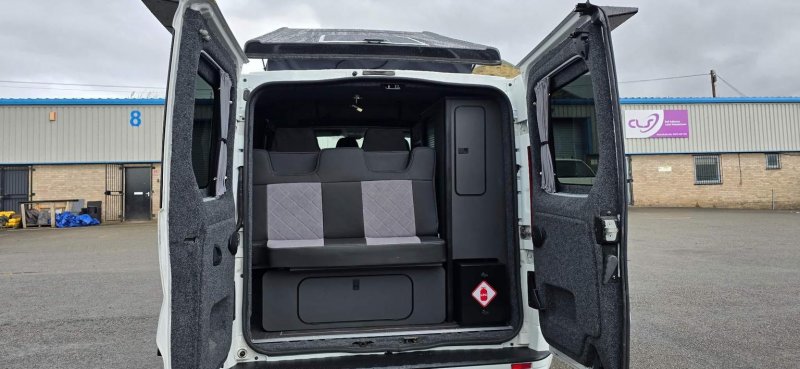 VAUXHALL VIVARO