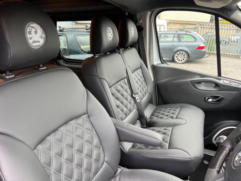 VAUXHALL VIVARO