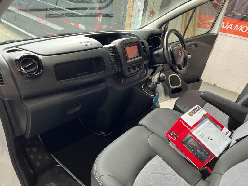 VAUXHALL VIVARO