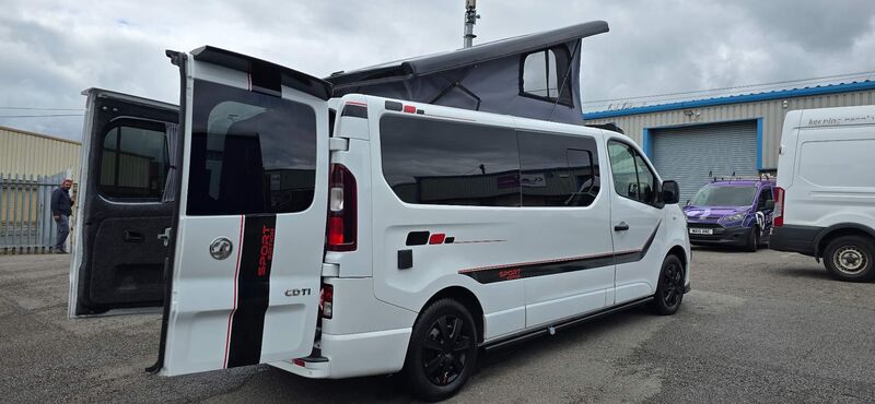VAUXHALL VIVARO