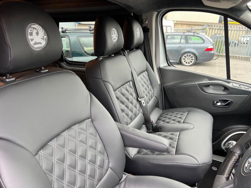VAUXHALL VIVARO