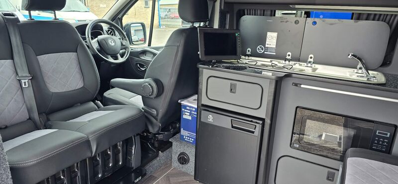 VAUXHALL VIVARO